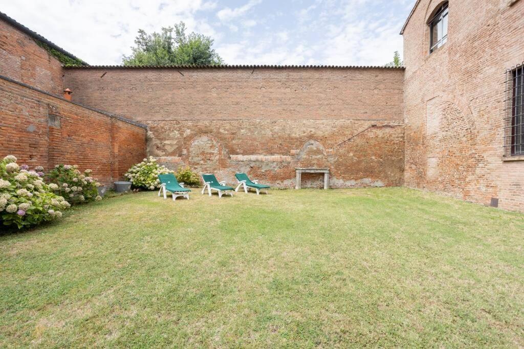 Palazzo Sabbioni Appartamento Lusso Due Camere Soggiorno Cucina แฟร์รารา ภายนอก รูปภาพ