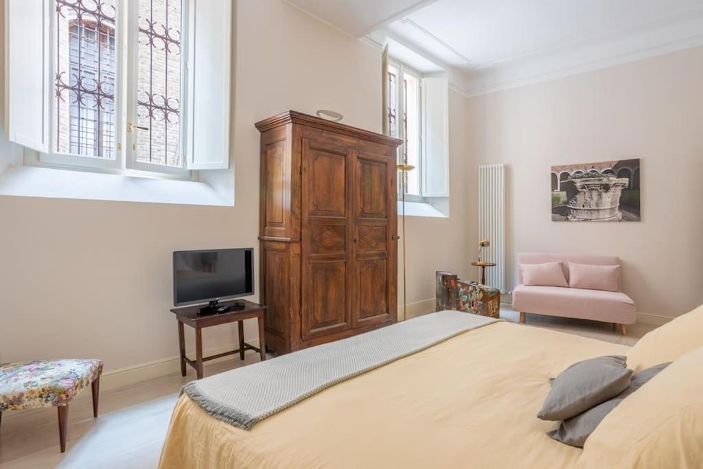 Palazzo Sabbioni Appartamento Lusso Due Camere Soggiorno Cucina แฟร์รารา ภายนอก รูปภาพ