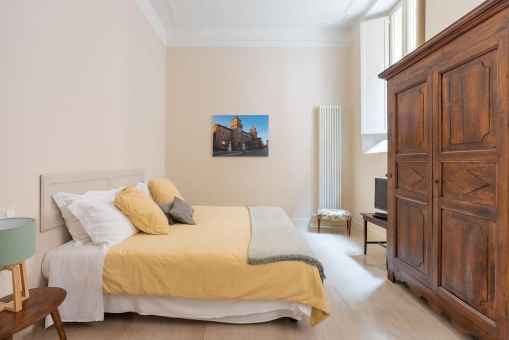 Palazzo Sabbioni Appartamento Lusso Due Camere Soggiorno Cucina แฟร์รารา ภายนอก รูปภาพ