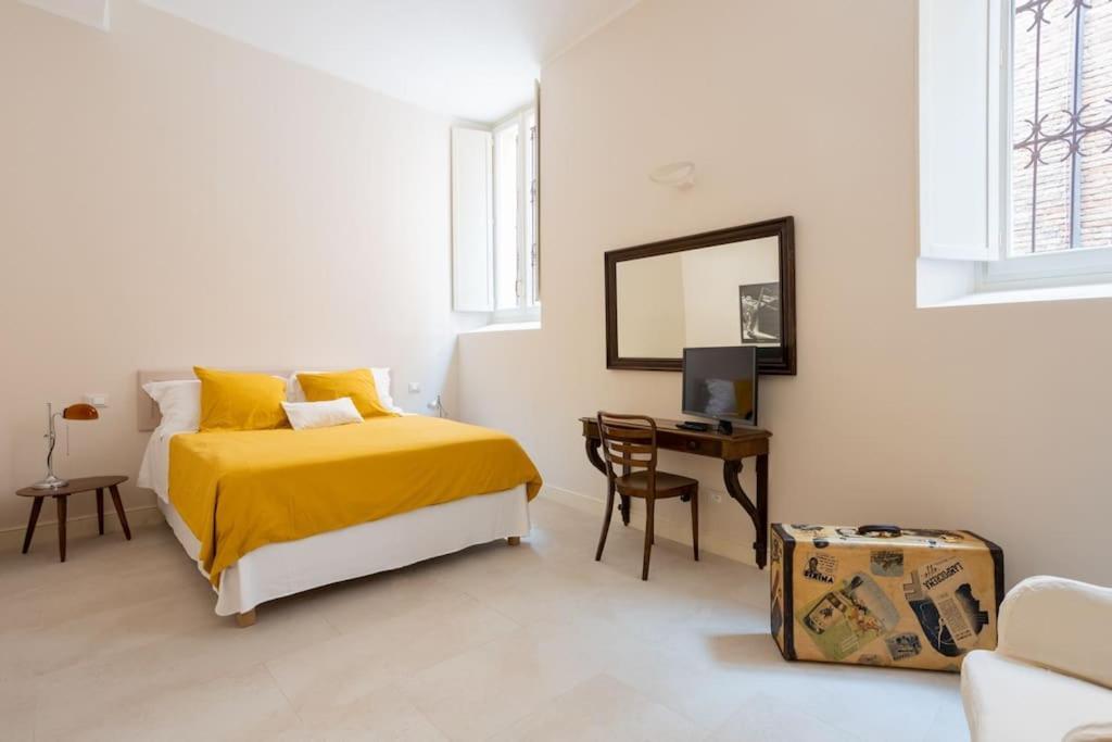 Palazzo Sabbioni Appartamento Lusso Due Camere Soggiorno Cucina แฟร์รารา ภายนอก รูปภาพ